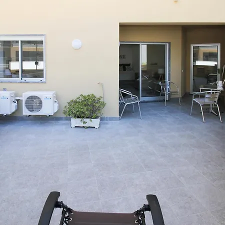 Rocha Tropical شقة